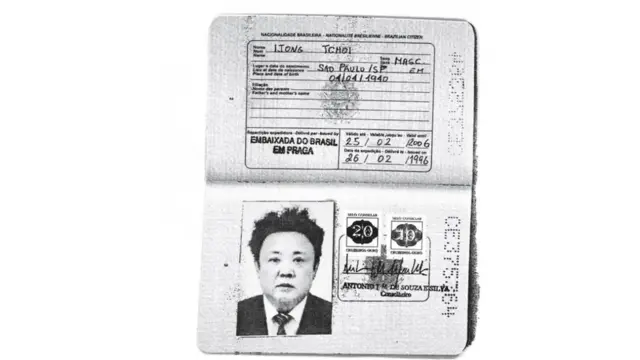 Cópia do passaporte que teria sido usado pelo pai do presidente da Coreia do Norte