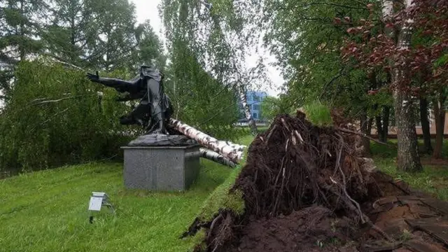 Памятник в центре подготовки космонавтов, звездный городок