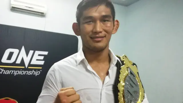 အောင်လဟာ ONE Championship မှာ လိုက်ဟဲဗီးဝိတ်နဲ့ မစ်ဒယ်ဝိတ်တန်း နှစ်ခုမှာ ချန်ပီယံ ယူထား