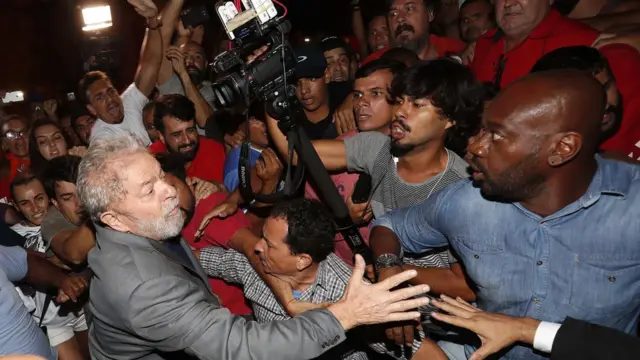 Lula sai do sindicato na Grande São Paulo