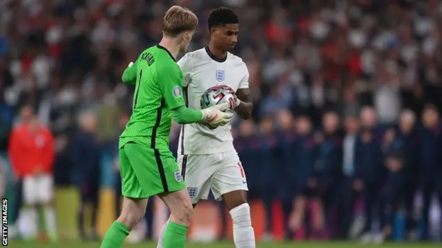 Marcus Rashford iyo goolhaye Jordan Pickford