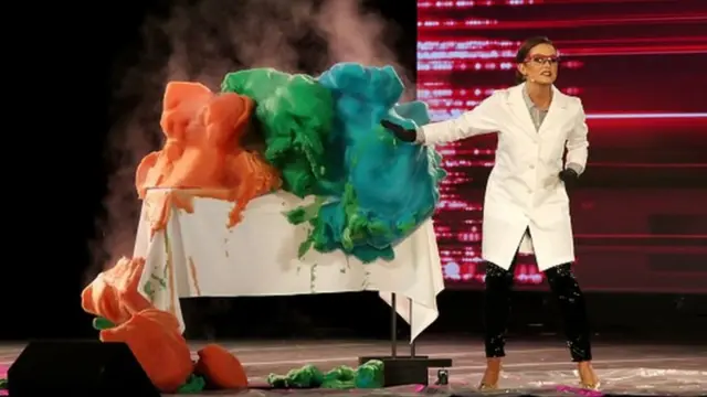 کامیلا شرایر