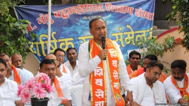 कृपाल तुमाने गेल्या पाच वर्षांपासून आपल्या मतदारसंघात खासदार म्हणून फिरत असल्याने ते प्रचारात पुढे दिसत आहेत.