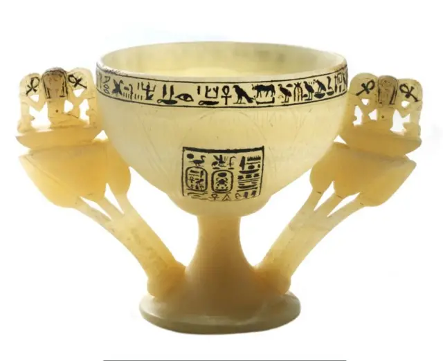 Алебастровая чаща в виде открытого лотоса