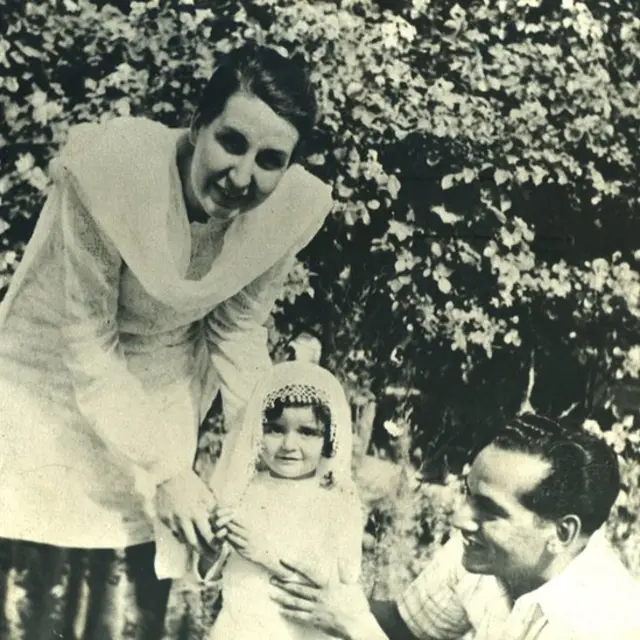 Alys, Salima and Faiz Ahmed Faiz 1944 Quetta