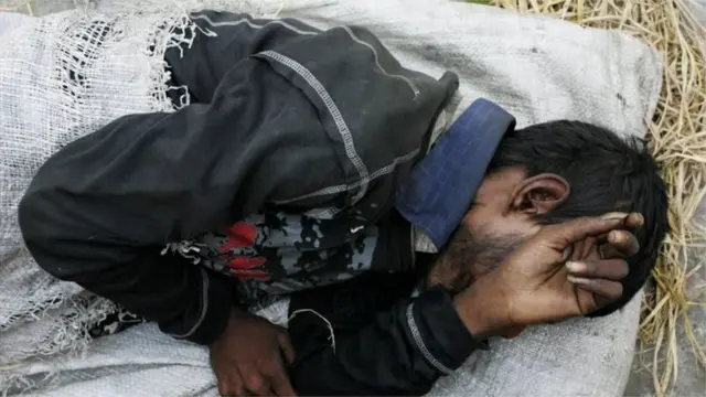 নেশার কবলে ঝরে পড়ছে অনেক সুস্থ প্রাণ।