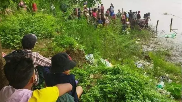 စစ်တောင်းမြစ်အရှေ့ဘက်က နေ အနောက်ဘက်ခြမ်းကို ကူးပြီးပြေးနေကြတဲ့ ဒေသခံများ