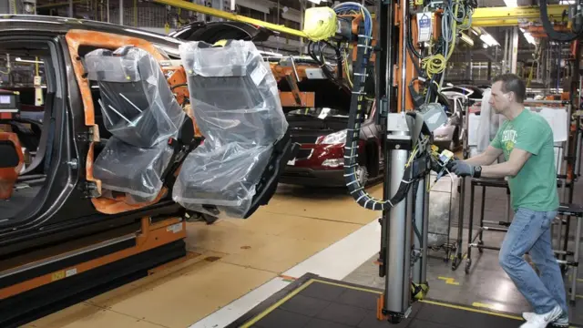 协定要求汽车厂商在北美地区制造汽车时，必须最少40%使用来自北美地区的零件。