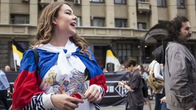 Девушка на митинге