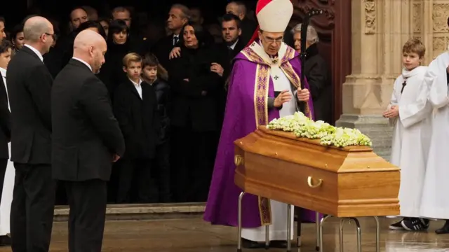 El arzobispo Philippe Barbari encabezó la ceremonia de despedida de Bocuse.