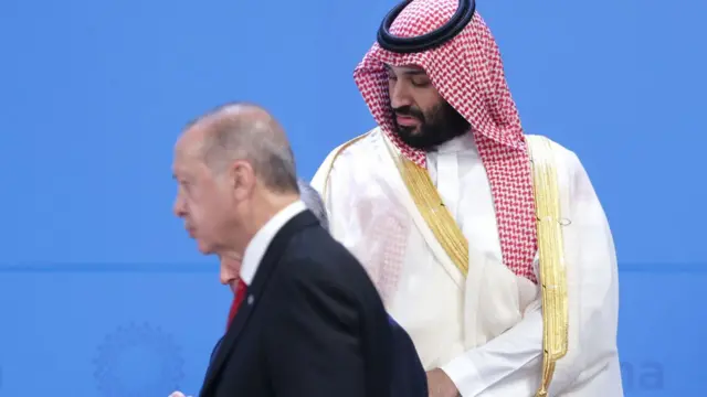 Erdoğan ve Selman aynı karede birbirlerine bakmıyor
