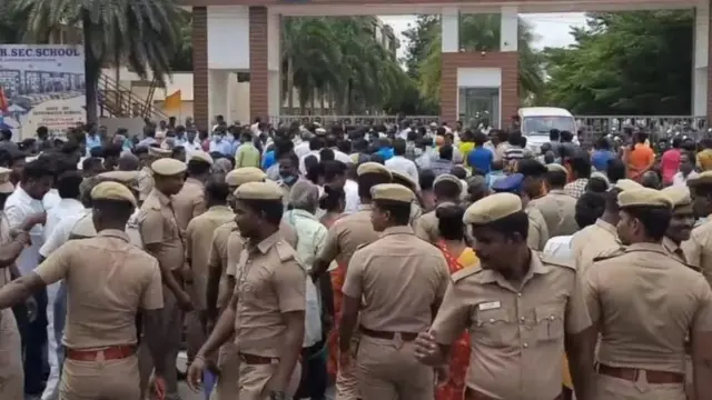 பள்ளியின் முகப்பு (கோப்புப் படம்)