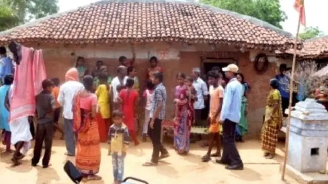 ઘટનાની જાણ થતા ગામ લોકો ભેગા થયા