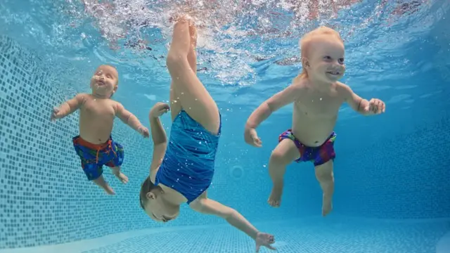 Niños en el agua