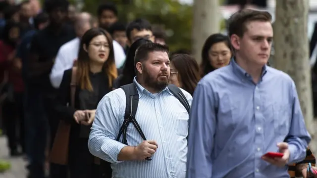 تساعد "مجالس الأمن الوظيفي" في إعادة المسرحين للعمل عبر اكتساب مهارات جديدة وتجاوز تحديات العمل