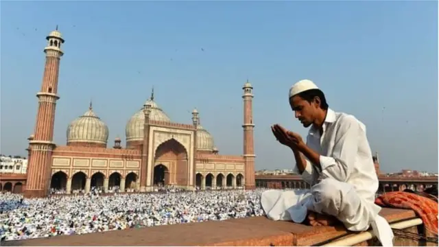 నమాజ్ చేస్తున్న ముస్లిం