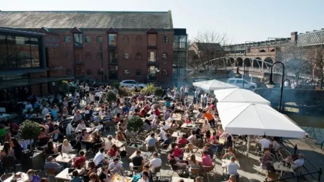 چیزی که ما را خسته می‌کند نه معاشرت است و نه کار - این نبود وقفه کافی در هر کدام است که منجر به خستگی می‌شود