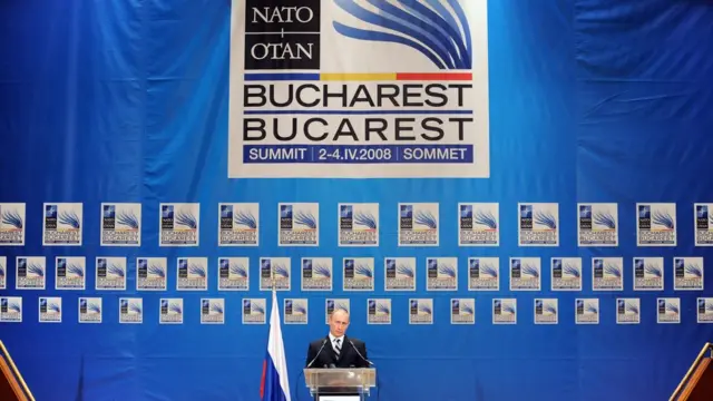 Владимир Путин на саммите НАТО в 2008 году