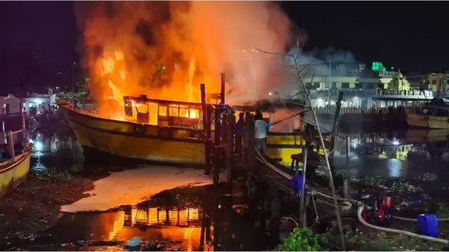 సెప్టెంబర్ 16న తగులబడిన బోటు