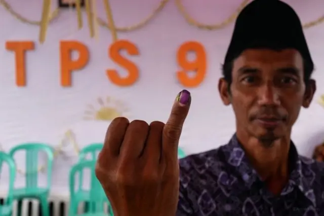 Agar bisa memilih, pemilih harus memiliki KTP Elektronik.