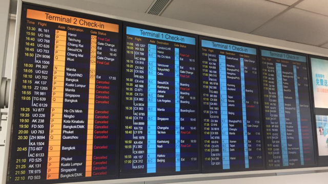 香港机场除已完成登机程序的离港航班及正前往香港的抵港航班外，今日余下所有航班已全部取消。