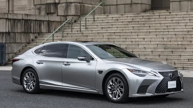 لکسوس LS500 اولین ماشینی است که به سیستم جدید خودران تویوتا مجهز می‌شود