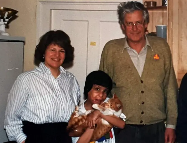 అమర్, ఎమ్మా