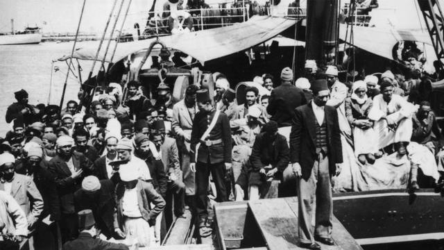 ماي 1948: فلسطينيون لاجئون من حيفا يصلون ميناء بورسعيد في مصر