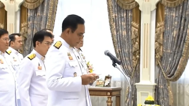 นายกฯ นำกล่าวถวายสัตย์ปฏิญาณก่อนเข้ารับหน้าที่ เมื่อวันที่ 16 ก.ค. 2562 ณ พระที่นั่งอัมพรสถาน