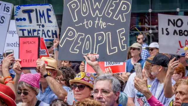 ডেমোক্র্যাটরা বেশ কিছুদিন যাবত ডোনাল্ড ট্রাম্পের অভিশংসনের দাবিতে আন্দোলন করছেন।