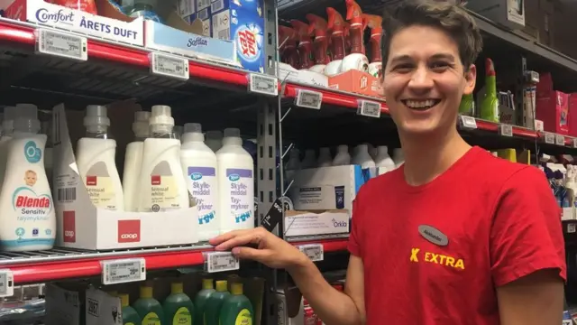 ألكساندر أرنيس يقوم بعمله اليومي