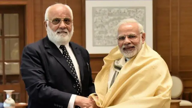 பிரதமர் நரேந்திர மோதியுடன் நவாப் முகமது அப்துல் அலி