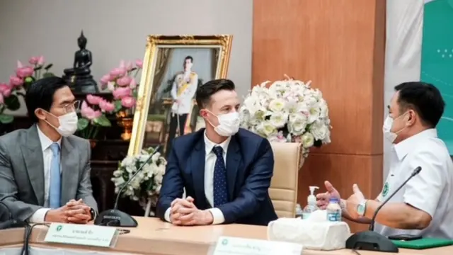 นายเจมส์ ทีก ประธาน บริษัท แอสตร้าเซนเนก้า (ประเทศไทย) จำกัด