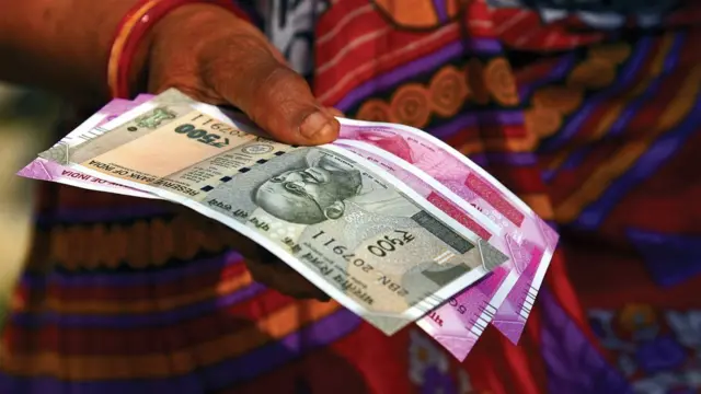 பணம் - கோப்புப் படம்