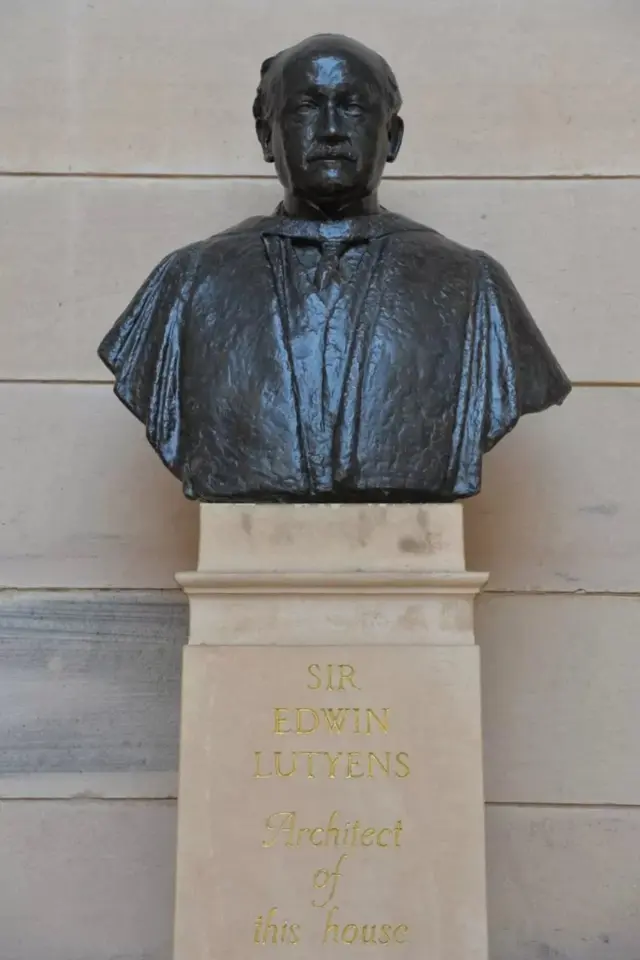 સર એડવિન લુટયેન્સ દ્વારા બ્રિટિશ શાસન દરમિયાન આ ભવ્ય ઇમારત બનાવવામાં આવી હતી.