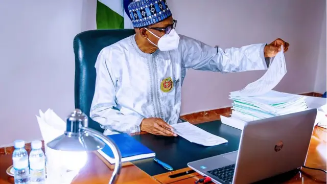 buhari da facemask