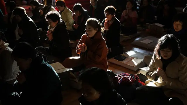 தென் கொரியா: ஒரு தேர்வுக்கு இவ்வளவு அக்கப்போரா?