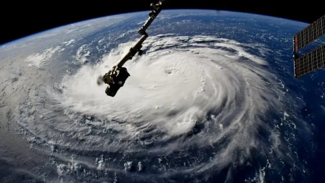 समुद्री आँधी