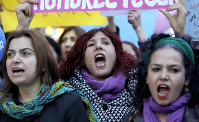 Противники реформ на акции в Стамбуле 13 апреля 2017 года