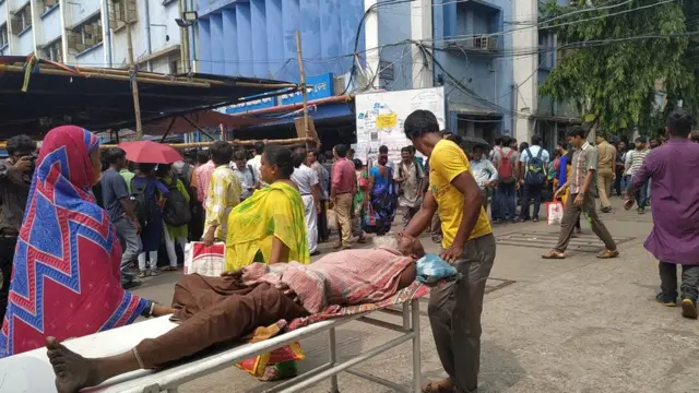 ধর্মঘটের মুখেও হাসপতালে চিকিৎসার জন্য আসছে রোগীরা।
