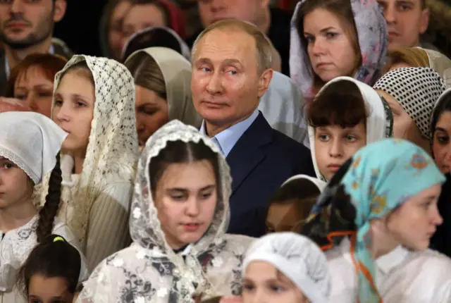 Путин во время празднования Рождества в Санкт-Петербурге