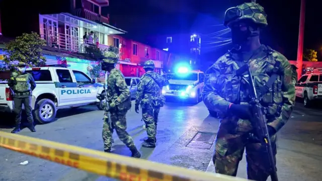 vojska blizu policijske stanice eksplozija automobila kali kolumbija 13. avgust 2020.