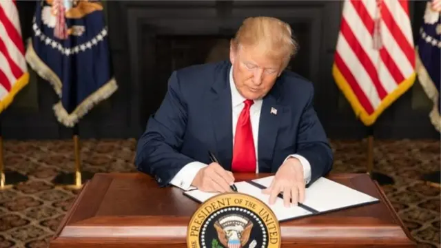دونالد ترامپ، رئیس جمهور آمریکا دیروز (دوشنبه 14 مرداد) فرمان اجرایی تحریم‌های کشورش علیه ایران را امضا کرد