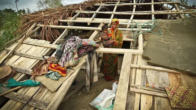 Guguwar Fani ita ma ta jefa miliyoyin mutane cikin halin ni 'ya su a Indiya da Bangladesh