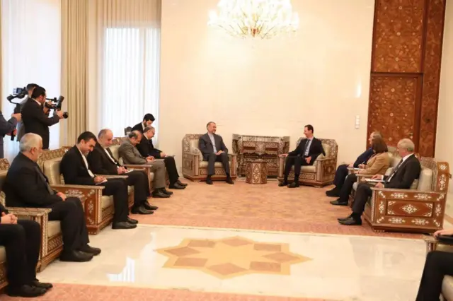 وزیر خارجه ایران در دیدارش با بشار اسد از اعتراض‌های اخیر در ایران گلایه کرد و این اعتراض‌ها را «جنگ ترکیبی» خواند که با حمایت کشورهای غربی رخ داد