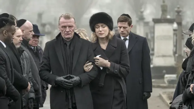 Кадр из сериала "Макмафия"