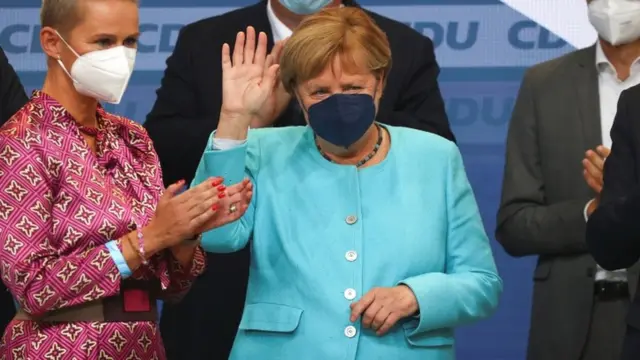 मर्केल फ़िलहाल चांसलर के पद पर बनी रहेंगी