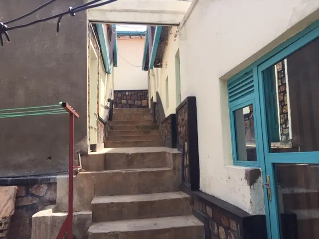 Inzu nyinshi zabagamo abanyeshuri ubu zirafunze