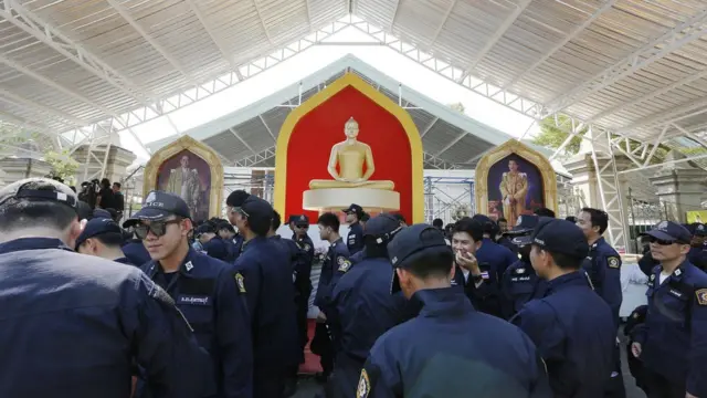 เจ้าหน้าที่เข้าค้นวัด