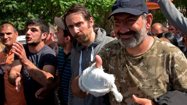 Пашинян со сторонниками